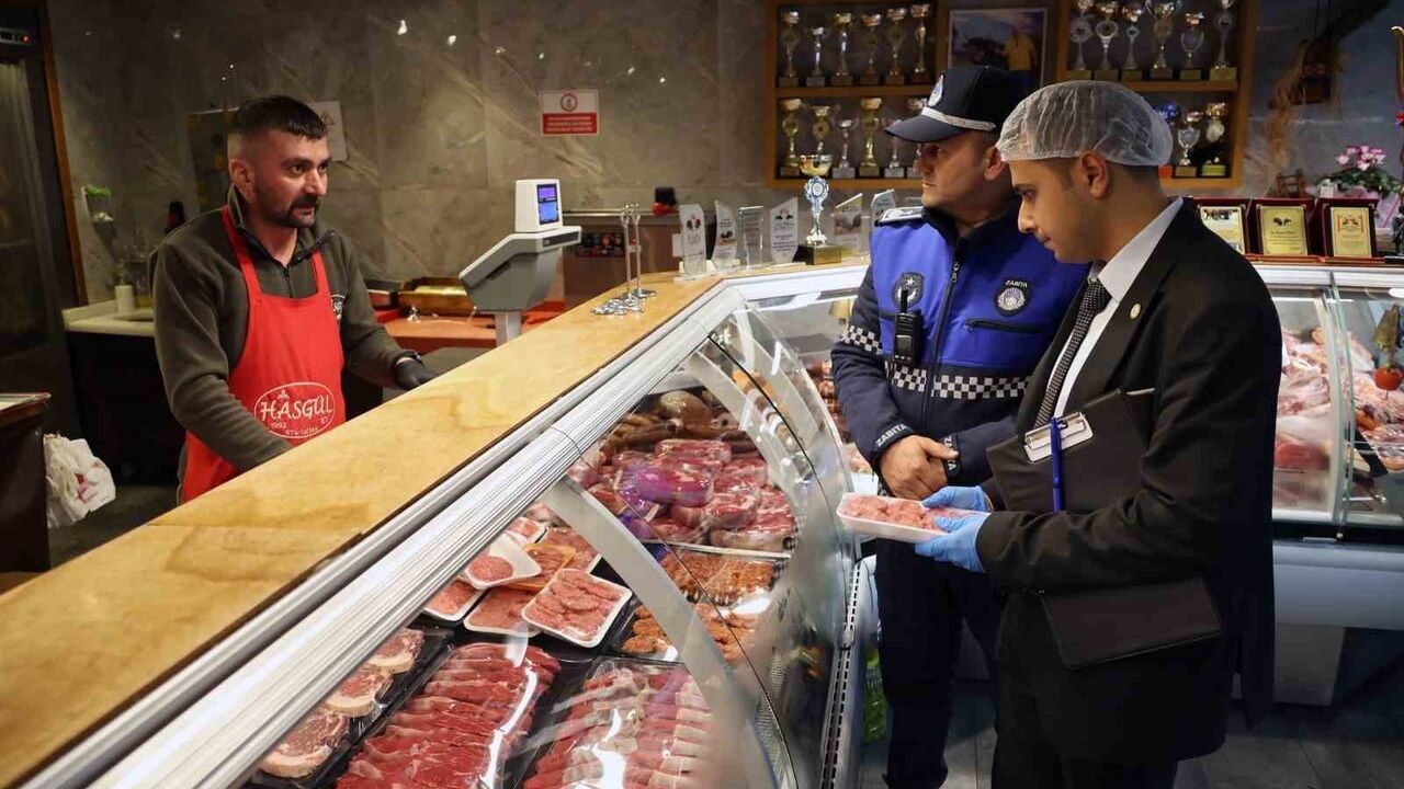 Menteşe'de Zincir Market ve Kasaplarda Kapsamlı Gıda Denetimi