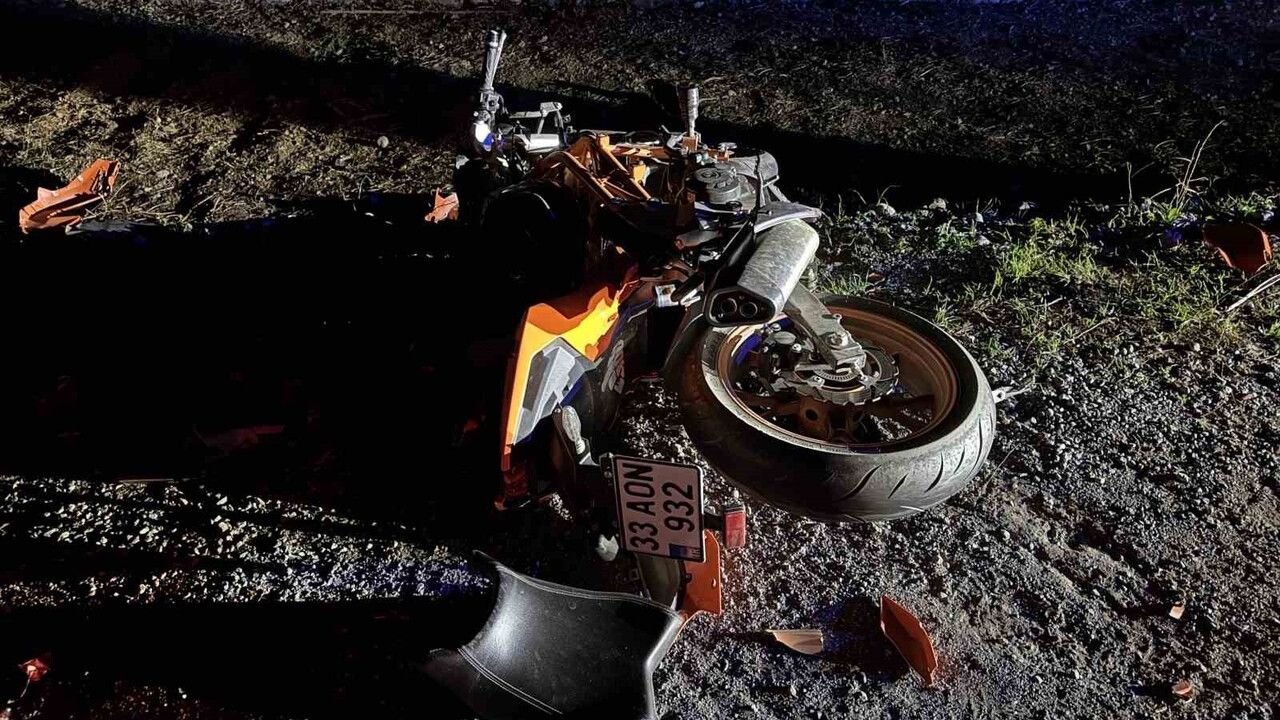 Mersin Bozyazı'da Motosiklet Otomobille Çarpıştı: …