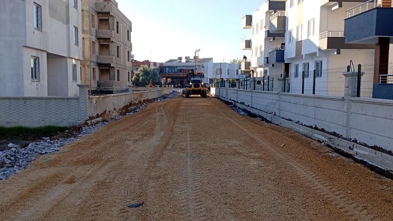 Mersin'de Akdeniz Belediyesi Yol Çalışmalarını Hızlandırdı