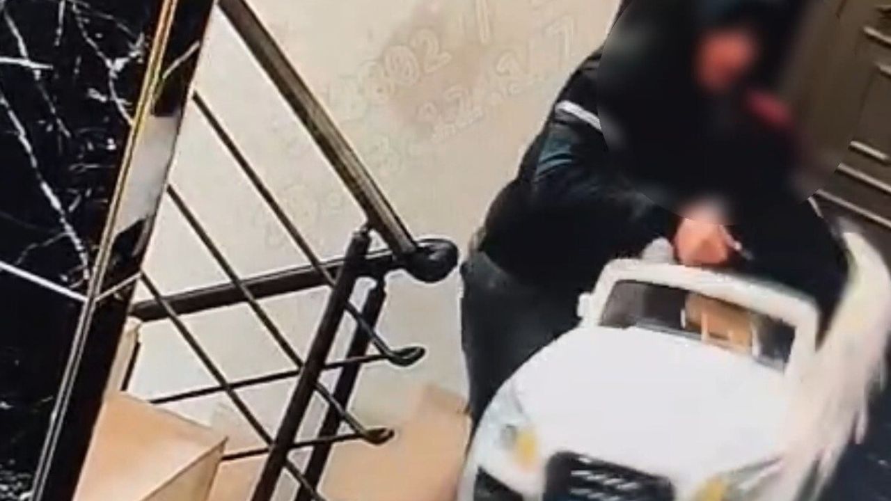 Mersin'de Akülü Araba ve Bisiklet Hırsızları Kamerada Yakalandı