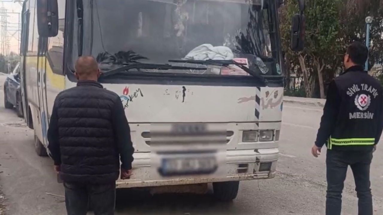 Mersin'de Midibüsle Ters Yön: Sürücü Yakalandı, Ehliyete El Konuldu