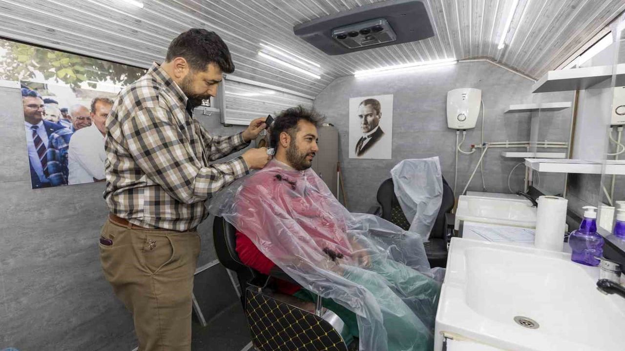 Mersin'de Mobil Kuaför Aracı 30 Bin 711 Kişiye Ücretsiz Hizmet Verdi