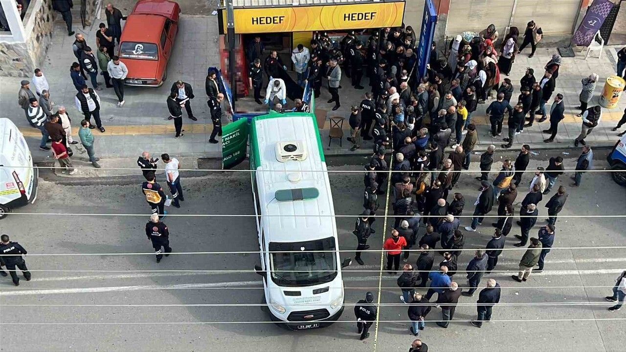 Mersin’de Seri Cinayet: Anne ve Oğul ile Tekelci Öldürüldü