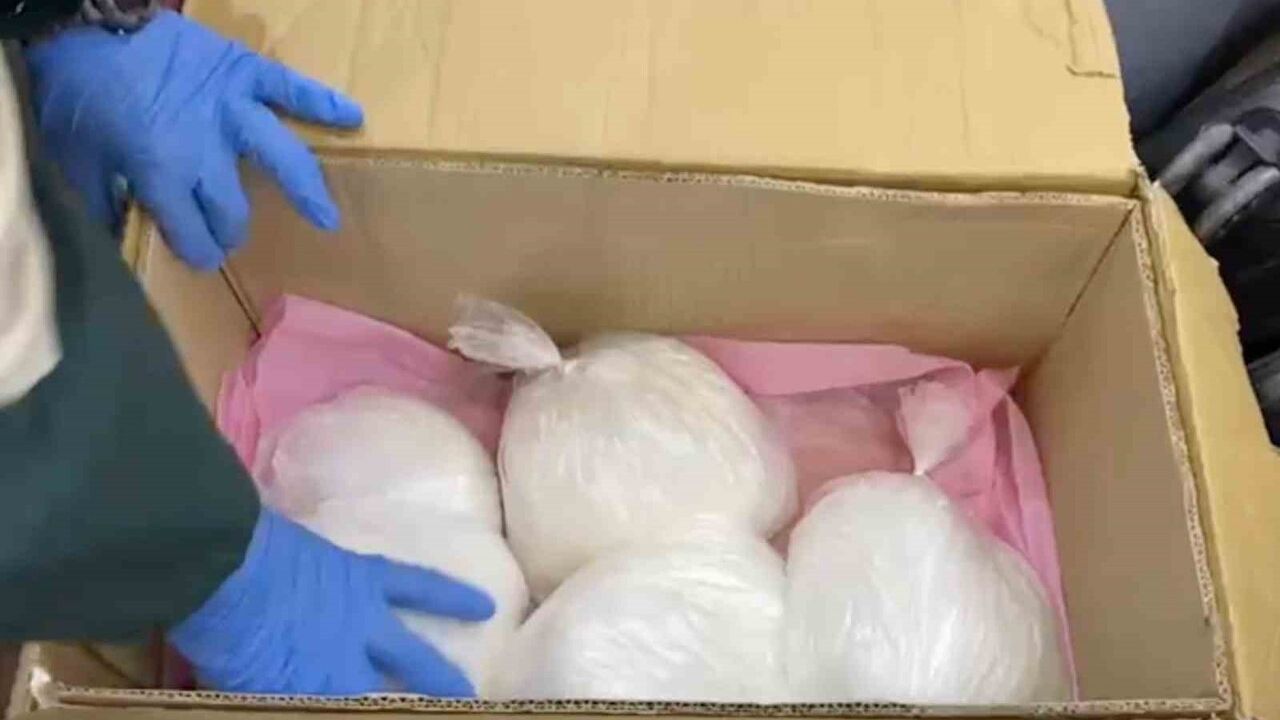 Mersin'de Uyuşturucu Operasyonu: 38 kilo 590 gr Metamfetamin, 1 kilo 244 gr Eroin ve 4 Milyon TL'lik Döviz