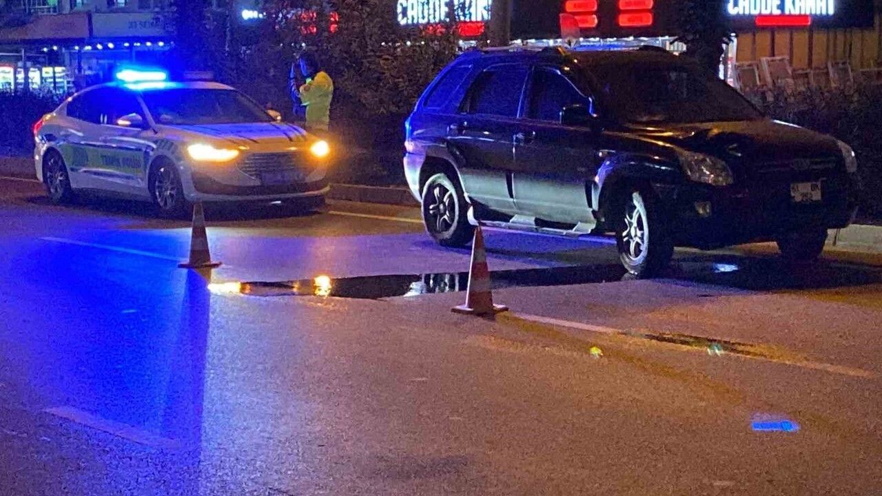 Mersin Erdemli'de D-400'de Kaza: Otomobilin Çarptığı Yaya Ağır Yaralandı