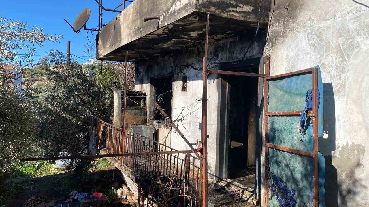 Mersin Erdemli'de Engelli Çocuklu Ailenin Evi Küle Döndü