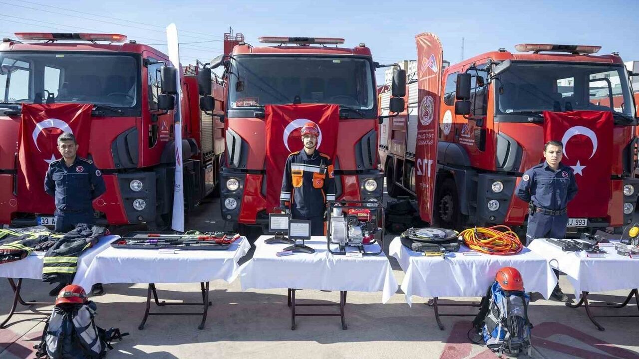 Mersin İtfaiyesi güçlendi: Yeni ekipmanlar ve 26 araçla müdahale kapasitesi artıyor