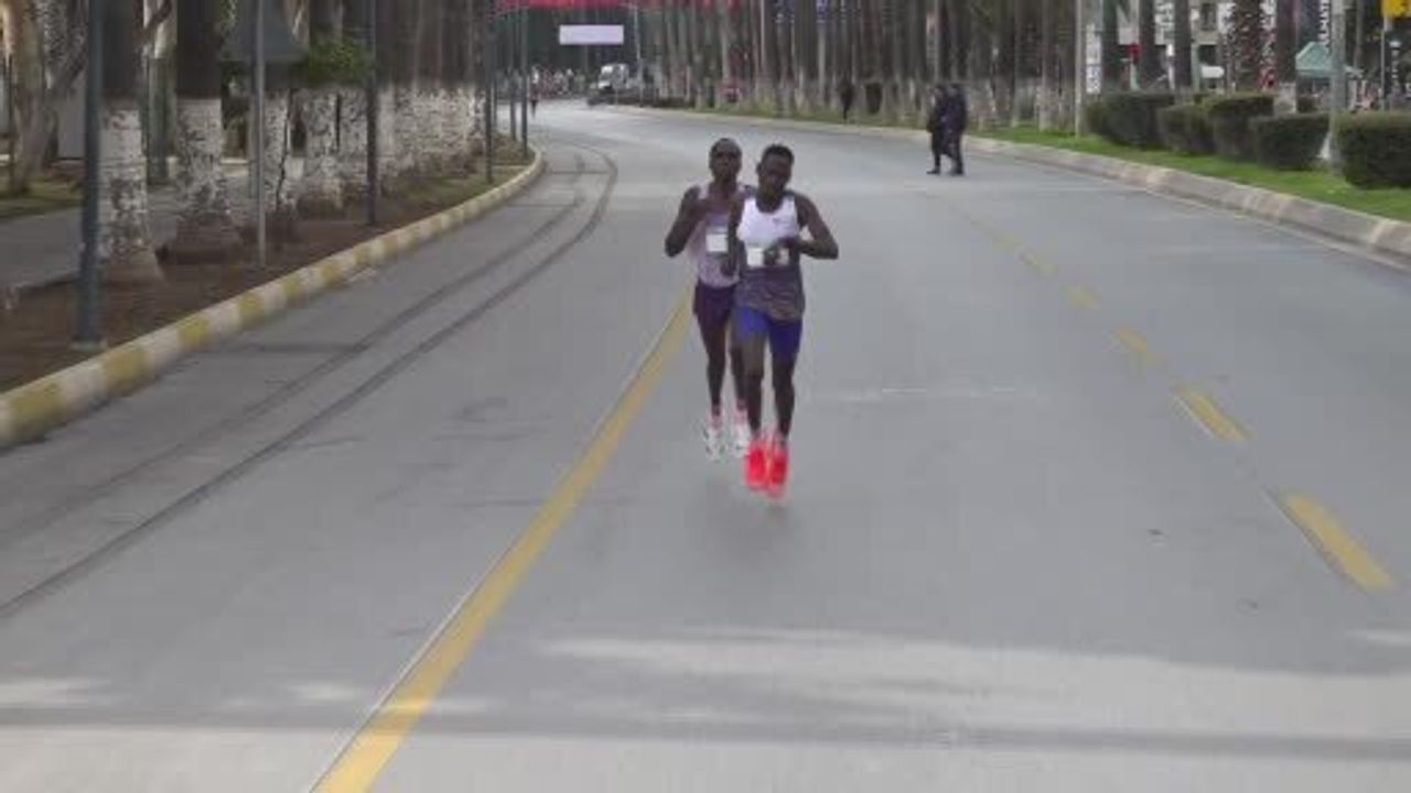 Mersin Maratonu'nda Türkiye Maratonlar Rekoru: Vitalis Kibiwott 2.07.14 ile şampiyon