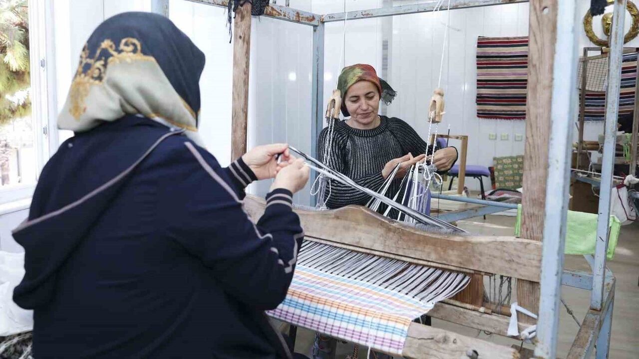 Mersin Tömük Atölyesi: Kadınlara Mesleki Eğitim ve Gelir Sağlıyor