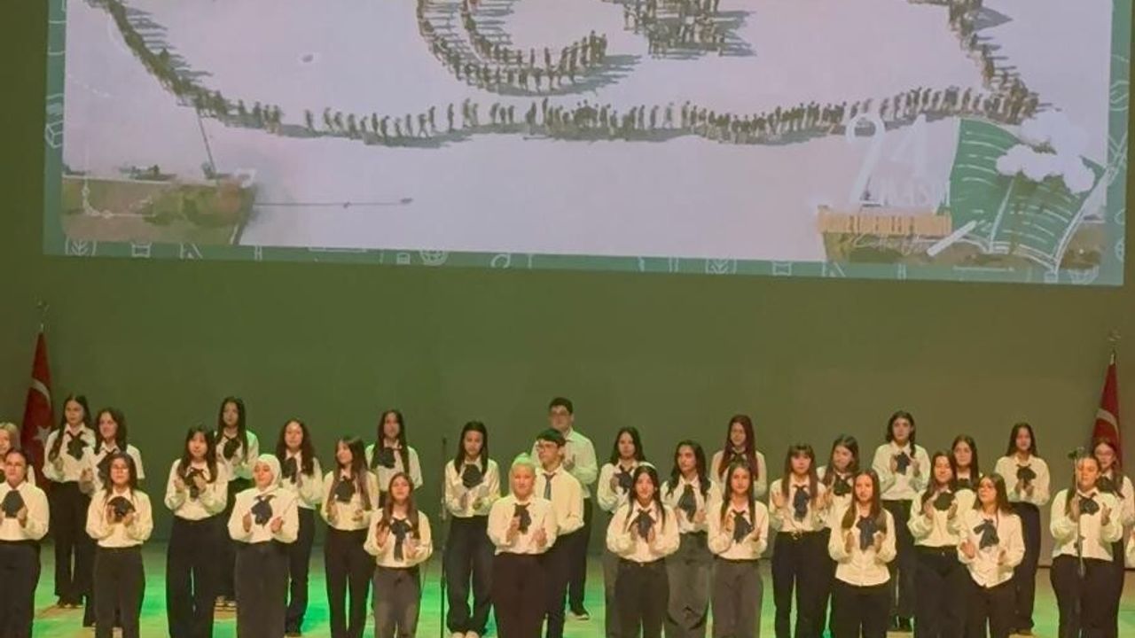 Meslek Lisesi 'Köklerden Geleceğe Öğretmen' Gösterisiyle Beğeni Topladı