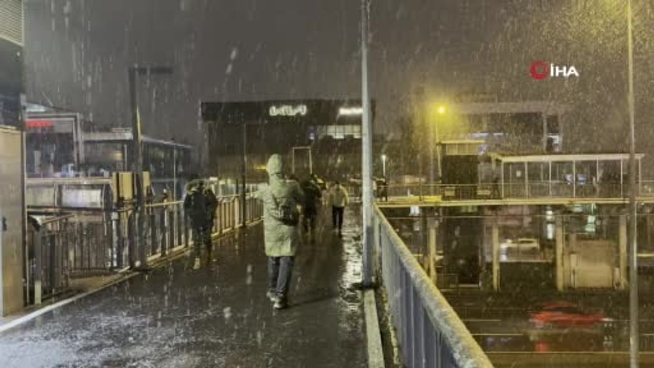 Meteoroloji Uyarısı Doğrulandı: İstanbul'da Kar Yağışı Başladı
