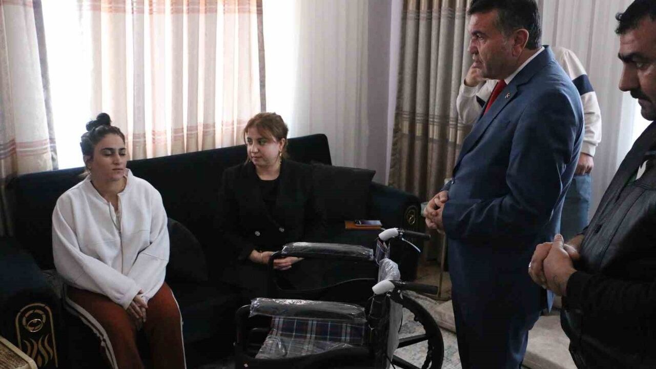 MHP Sur'dan Dünya Engelliler Günü'nde 10 Aileye Tekerlekli Sandalye Desteği