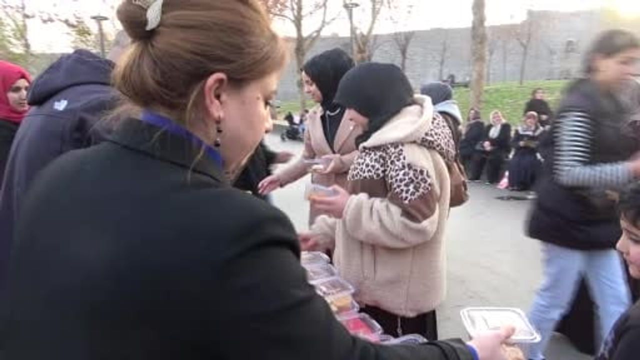 MHP Sur Teşkilatı'ndan Regaip Kandili İkramı