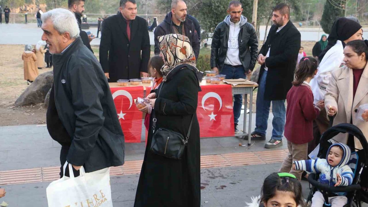 MHP Sur Teşkilatından Regaip Kandili İkramı