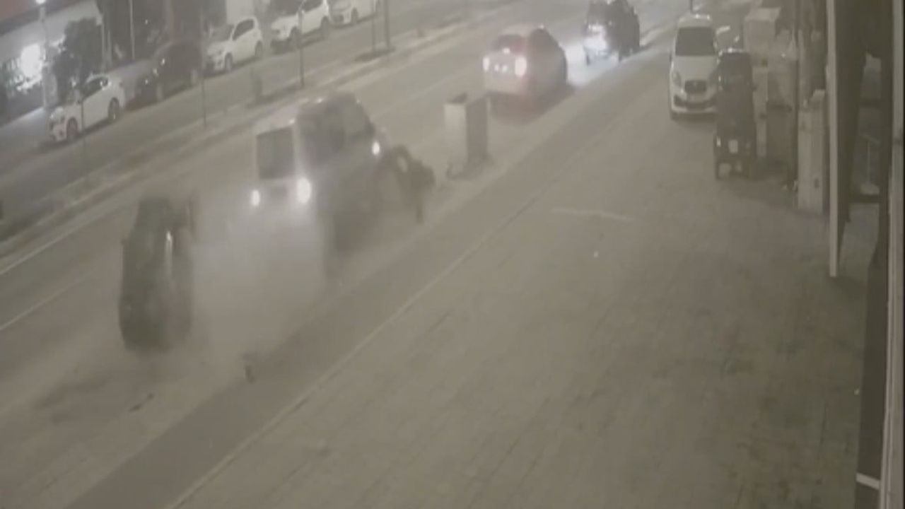 Midyat'ta Kaza: Park Halindeki Araca Çarpan Otomobilin Sürücüsü Yaralandı