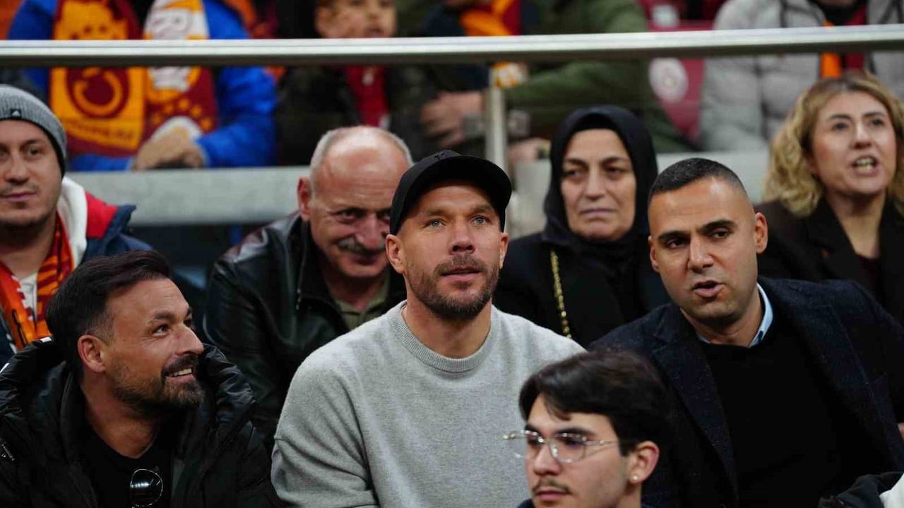 Milan Baros ve Lukas Podolski RAMS Park'ta — Galatasaray-Kasımpaşa'da Tribün Şovu