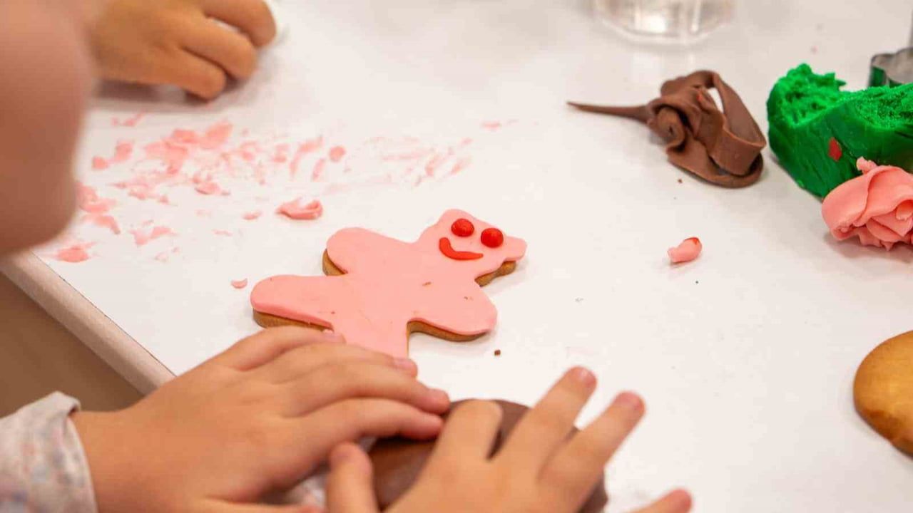 Minik Şeflerden Yılbaşı Kurabiyeleri — İEÜ Beyaz Köşk Anaokulu