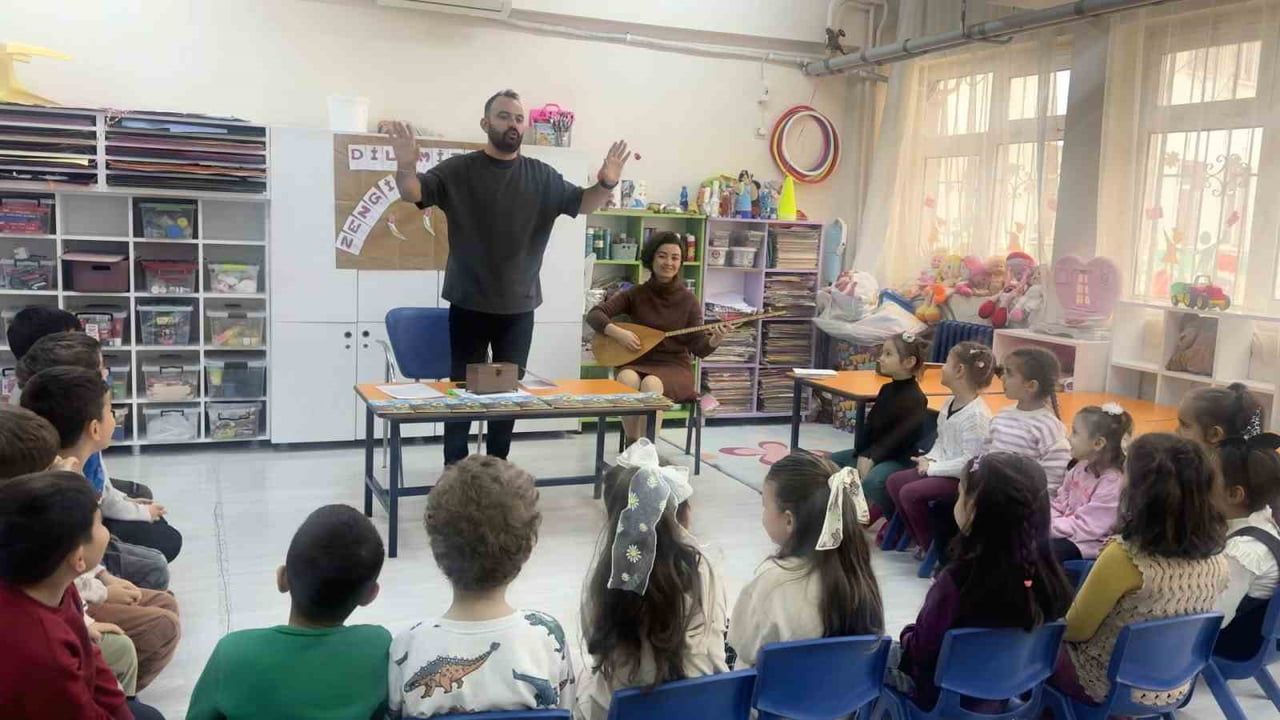 Minik Yürekler Dilin ve Kültürün İzinde: Akşemseddin'de Yazar-Çocuk Buluşması