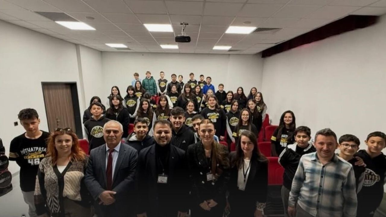 Mithatpaşa Ortaokulu'nda 'Bilim Odaklı Buluşma' — Erasmus+ Akademisyenleriyle Bilim Günü