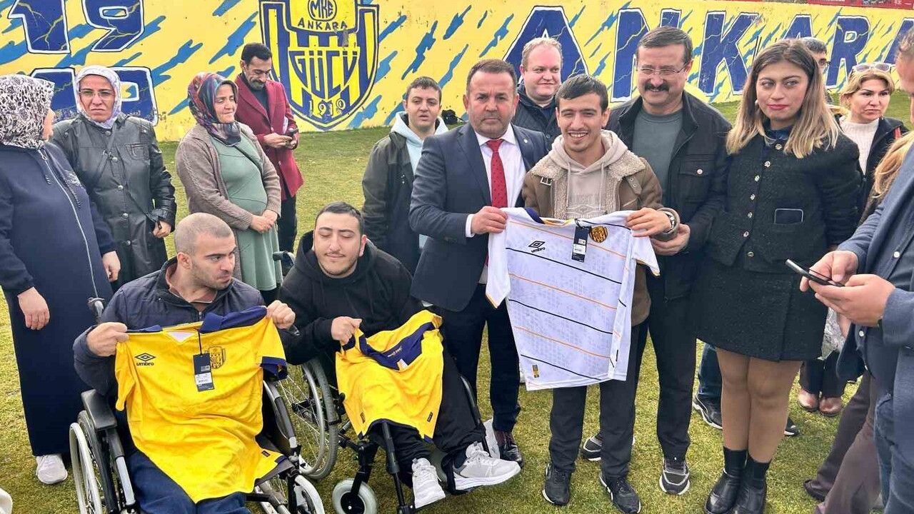 MKE Ankaragücü'nden Dünya Engelliler Günü'nde Engelli Çocuklarla Antrenman