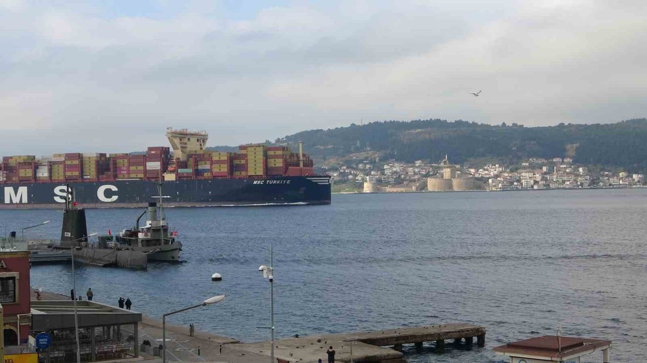 MSC Türkiye Çanakkale Boğazı'ndan Geçti: 24 bin 346 Konteyner Kapasiteli Dev Gemi