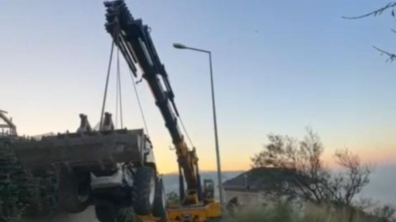 Mudanya'da Vinçten Düşen 4,5 Milyon TL'lik Kepçe Kamerada