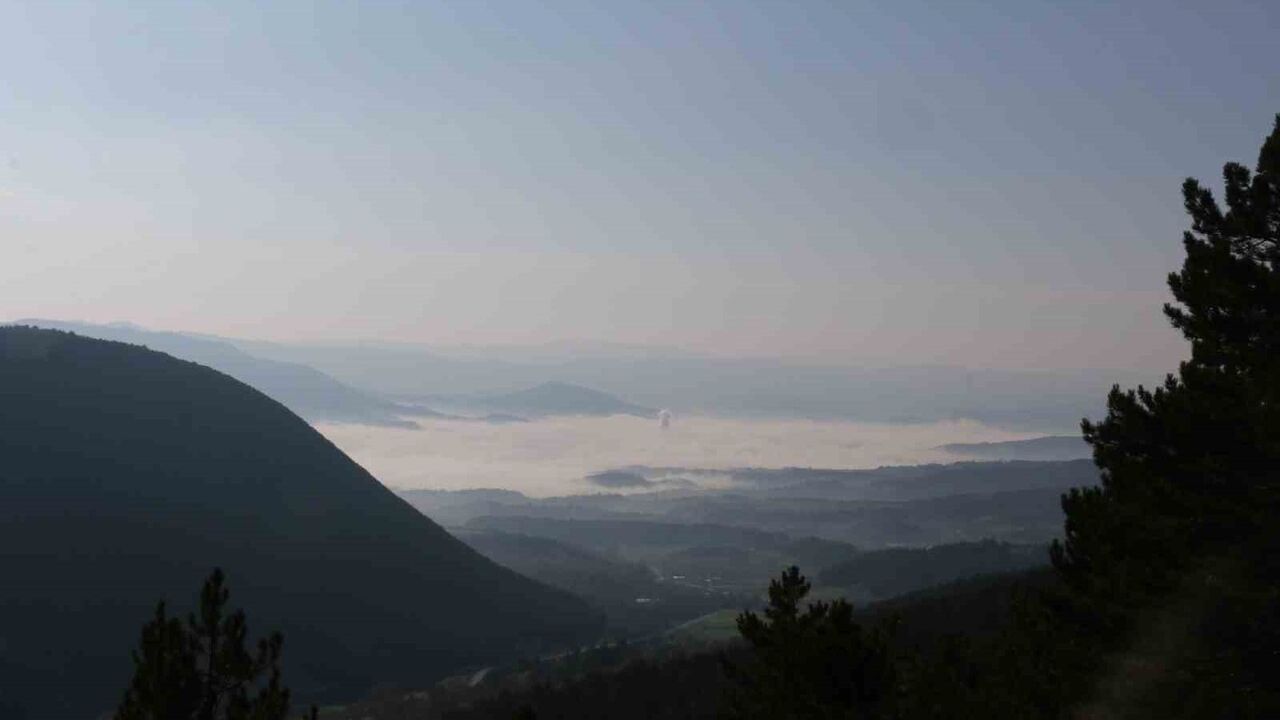 Mudurnu'yu Saran Sis, Kartpostallık Dağ Manzaraları Oluşturdu