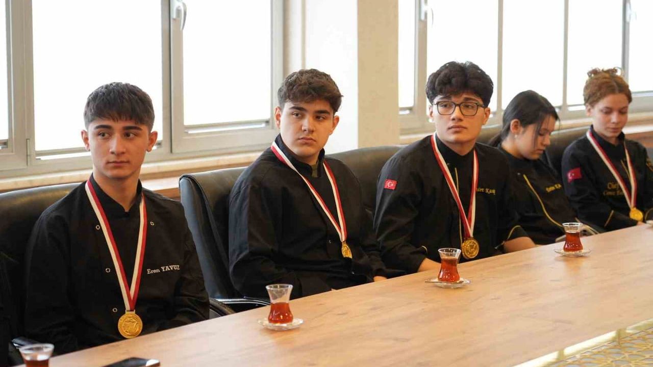 Muğla'da Asel Şahin ve Gastronomi Öğrencileri Başarıları İçin Kutlandı