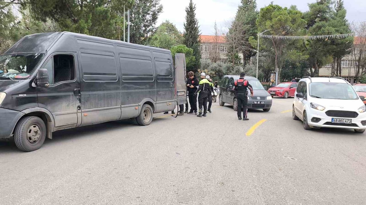 Muğla'da Cumhuriyet Meydanı'nda Geniş Trafik Denetimi