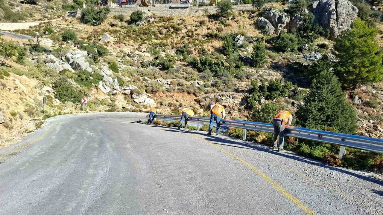 Muğla'da 'Güvenli Yollar': 155 Milyon TL Yatırımla 84.200 m Oto Korkuluk