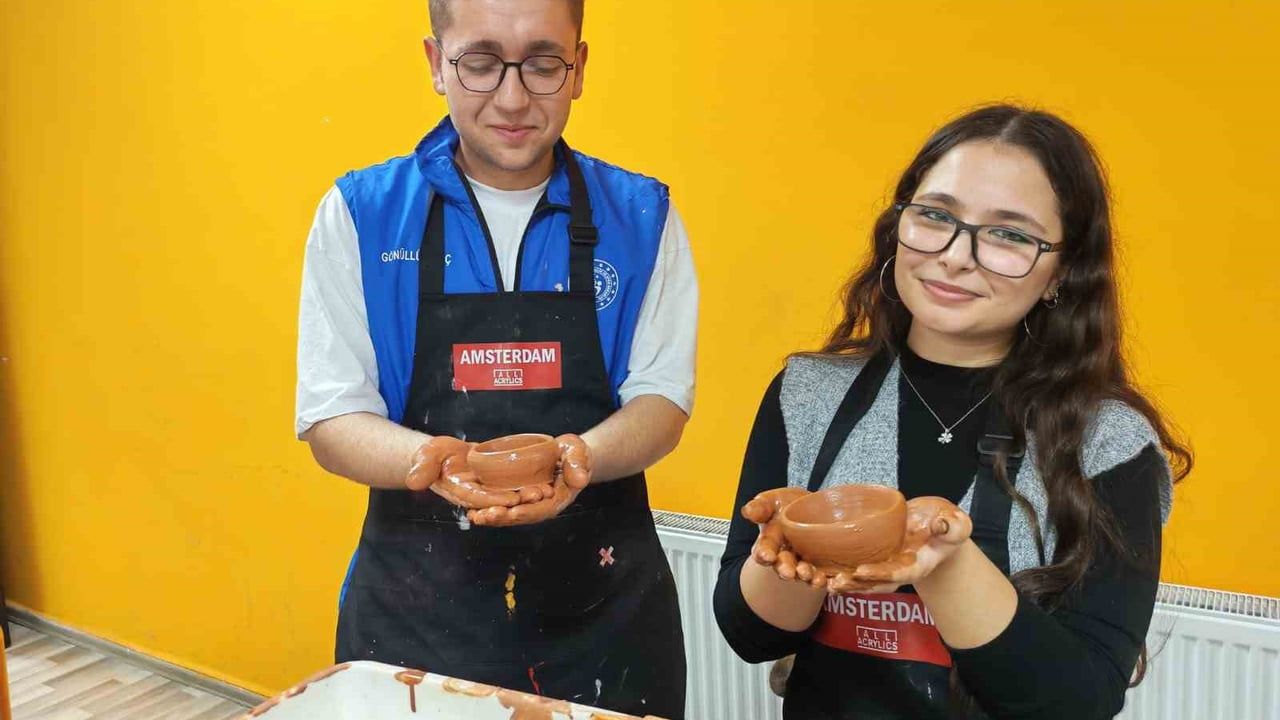 Muğla'da 'Renkli Rotam Fethiye' Seramik Atölyesi: Gençler İlk Kez Çamurla Buluştu