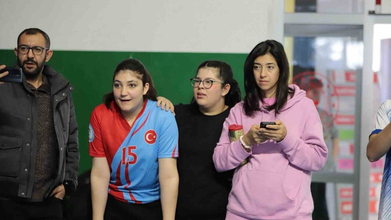 Muğla Okul Sporları Gençler Bilek Güreşi İl Birinciliği Menteşe'de Tamamlandı