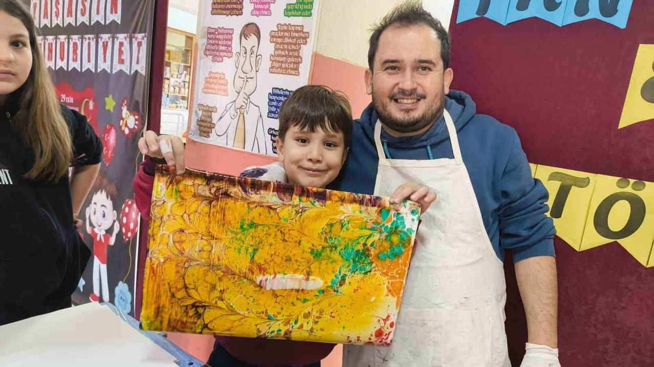 Muğlalı Öğrenciler Ebru Atölyesinde İlk Kez Tekne Başına Geçti