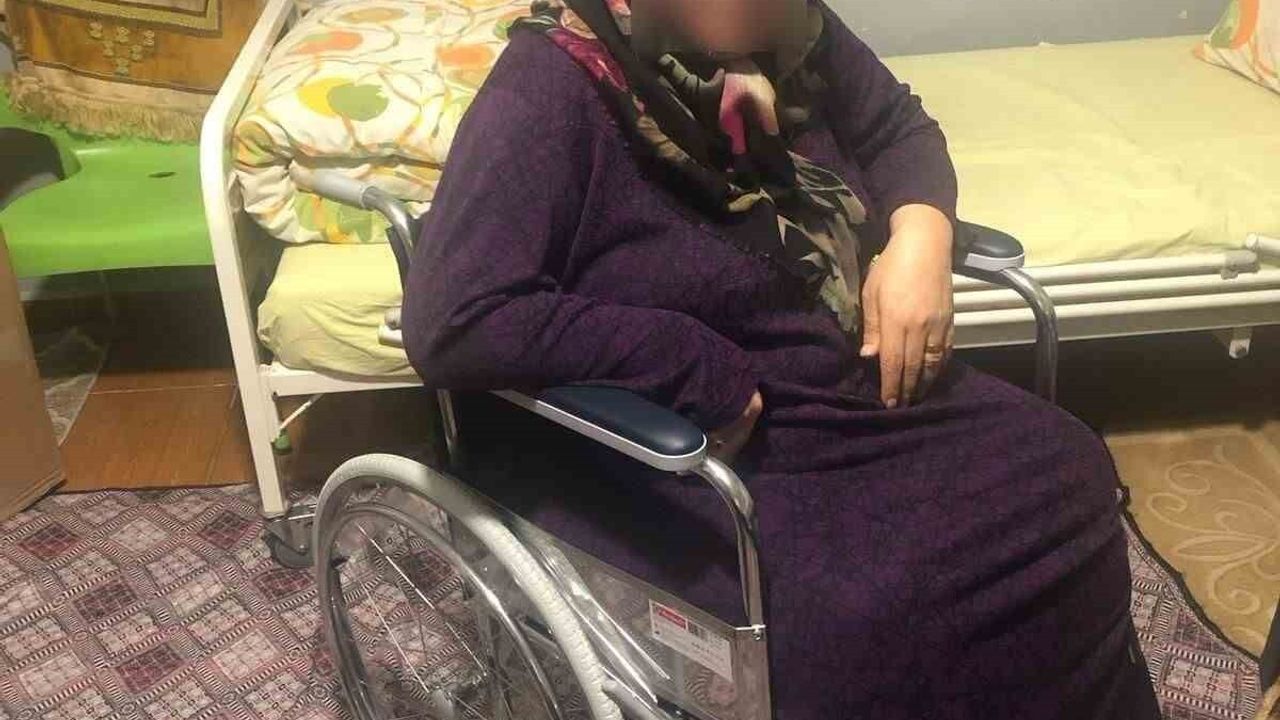 Muhtar Dilek Demir'den 3 Engelliye Tekerlekli Sandalye Desteği