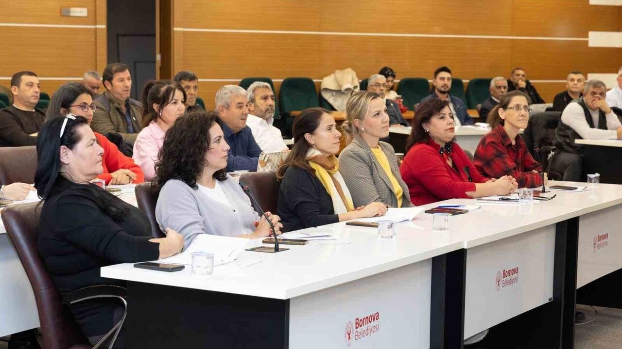 Muhtarlar Akademisi Başladı: Bornova’da Muhtarlara İletişim ve Dijital Eğitim