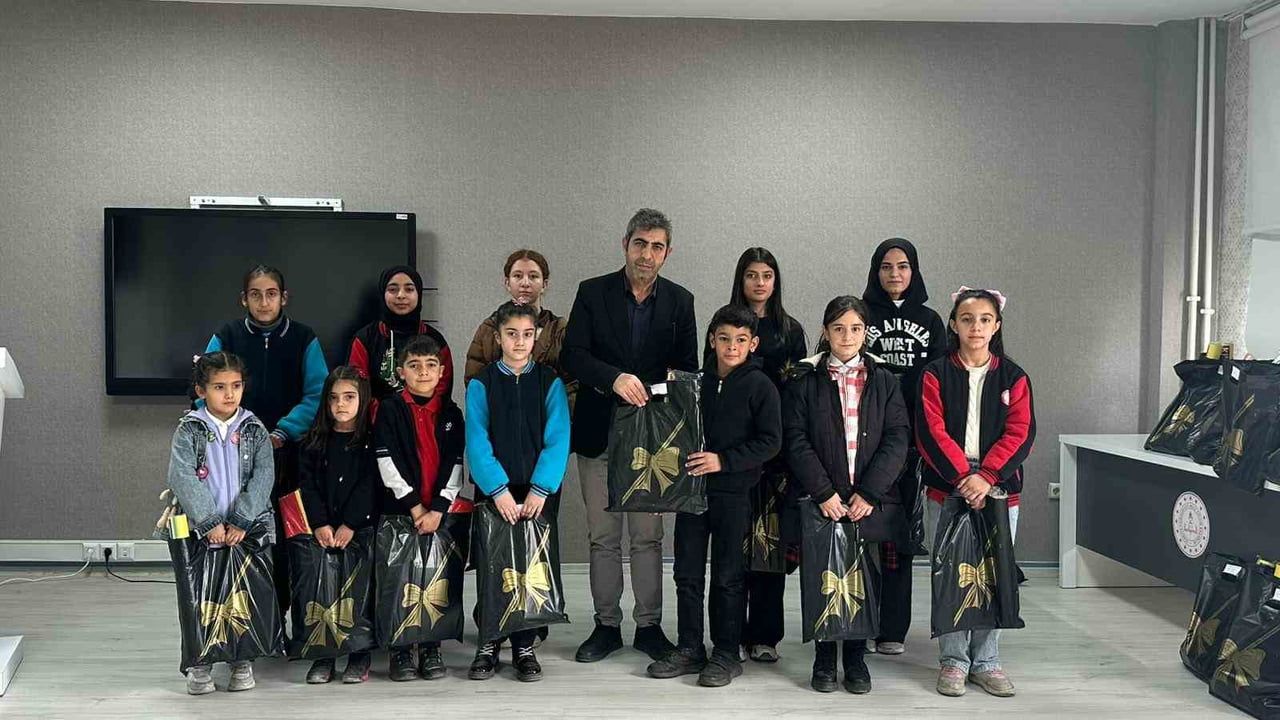 Muradiye'de 2. Kitap Okuma Yarışması Ödül Töreni