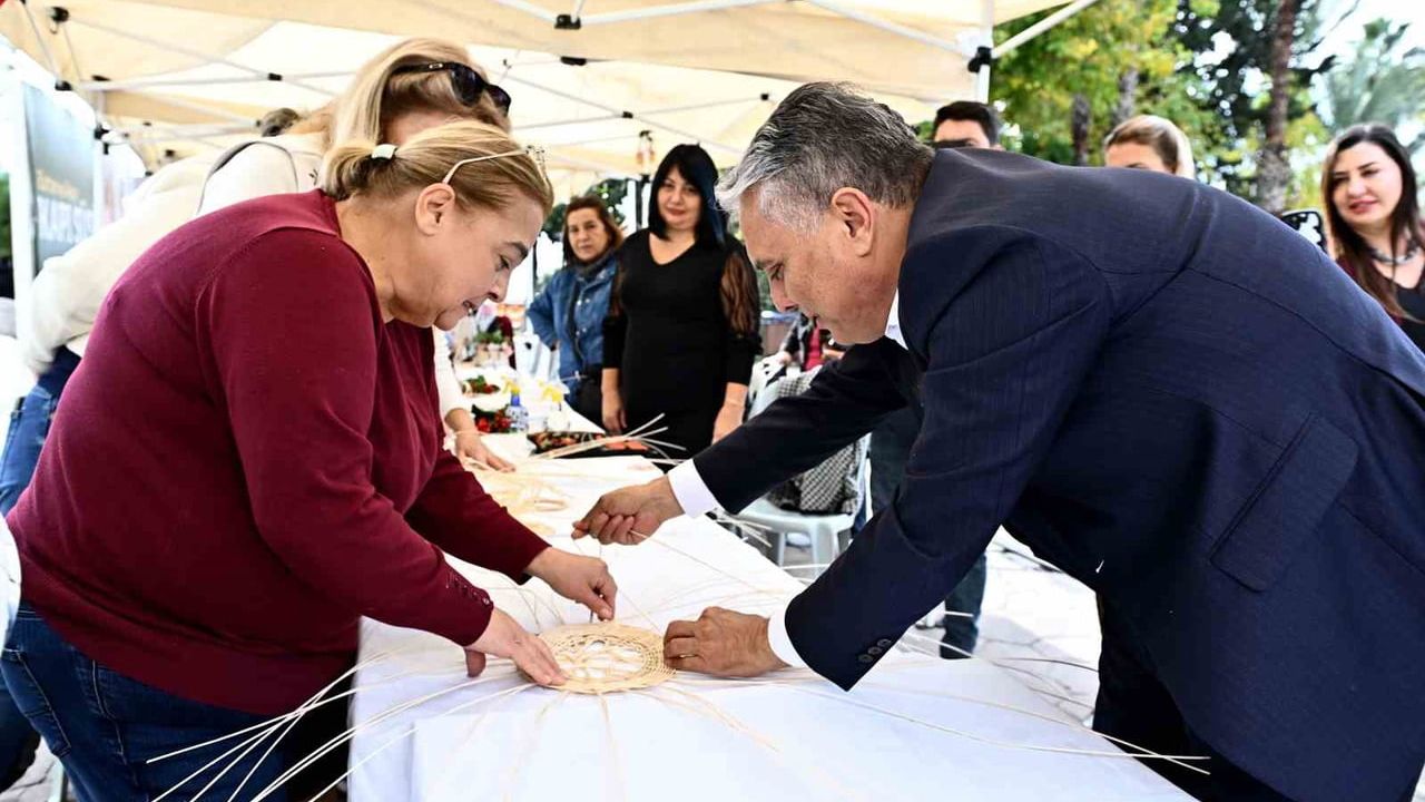 Muratpaşa’da Kadınların Kapı Süsü Atölyesi Yoğun İlgi Gördü