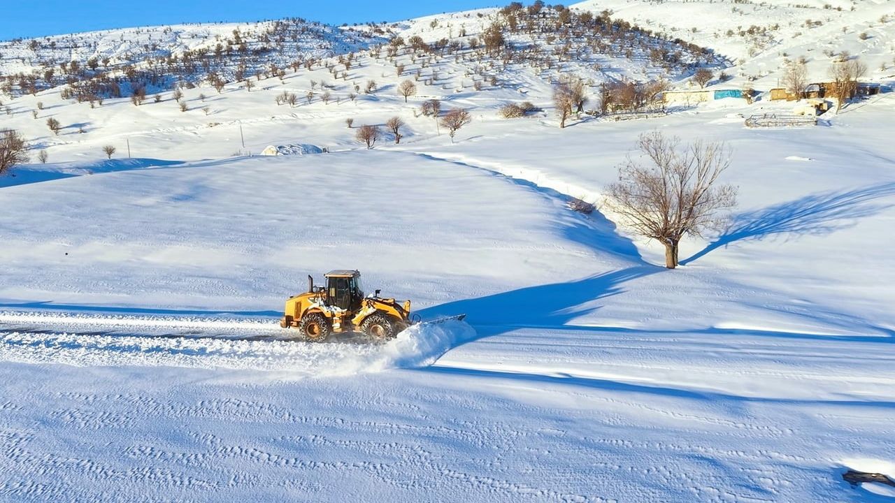 Muş'ta İl Özel İdaresi 333 Köy Yolunu Bir Günde Ulaşıma Açtı