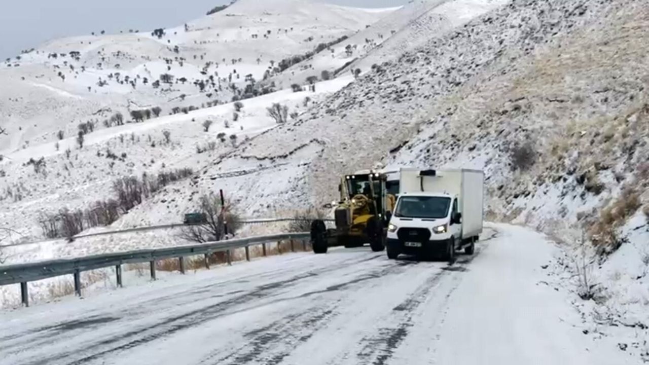 Muş’ta Kazan Rampasında Yoğun Kar Nedeniyle 20 Araç Kurtarıldı