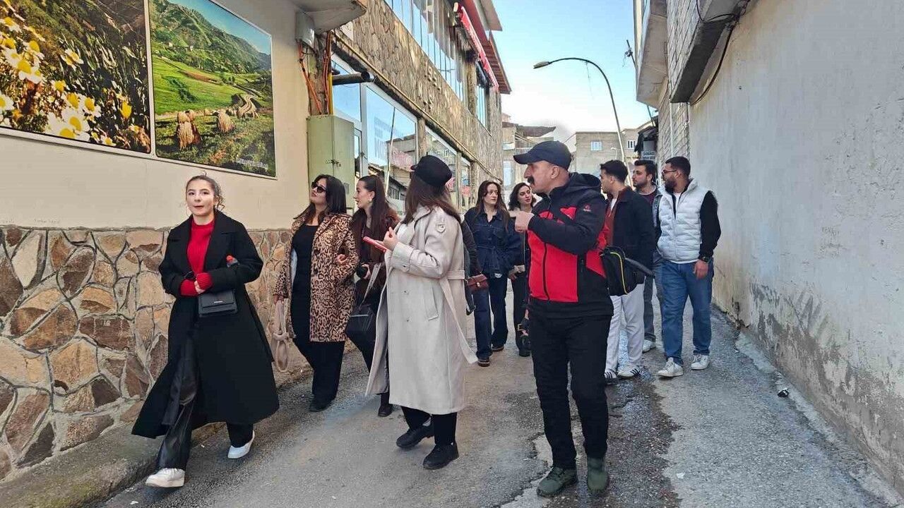 Muş'ta Üniversite Öğrencileri Tarihi Mekânları Fotoğrafladı — Fotoğrafçılık Kursu