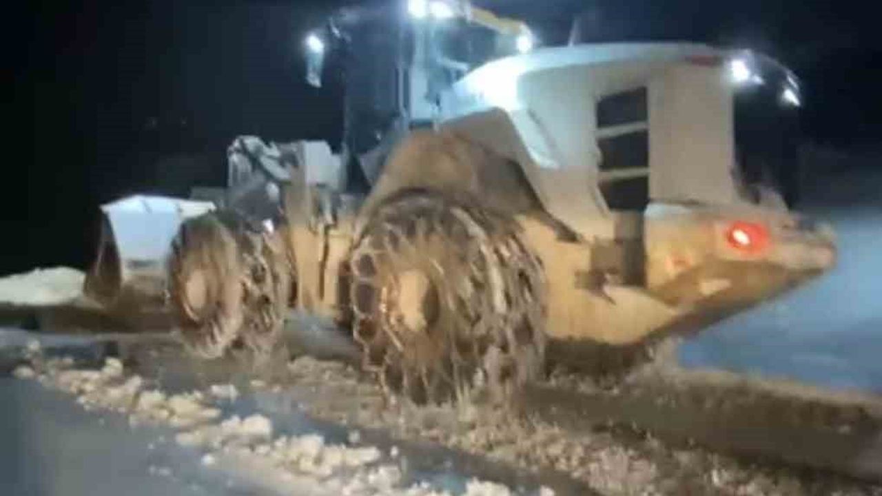 Muş'ta Yoğun Kar: 250 Köy Yolu Ulaşıma Kapandı