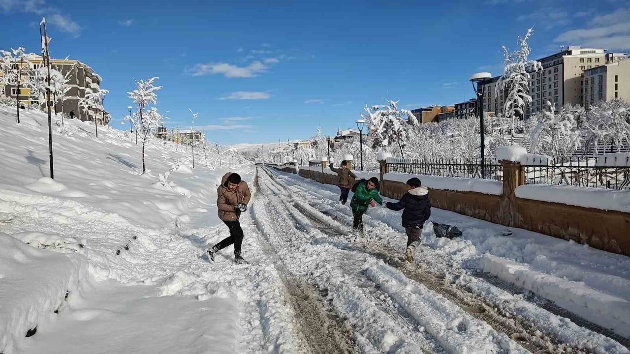 Muş'ta Yoğun Kar: Okullar 29 Aralık 2025 Pazartesi Tatil Edildi
