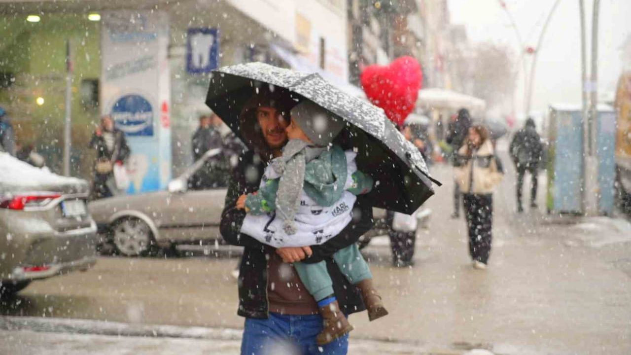 Muş’ta Yoğun Kar Yağışı: Yüksek Kesimlerde 40 cm