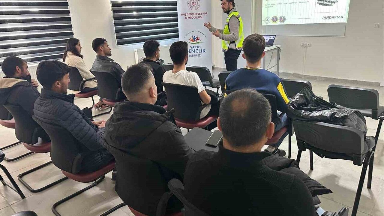 Muş Varto'da Jandarma'dan Siber Dolandırıcılık Eğitimi