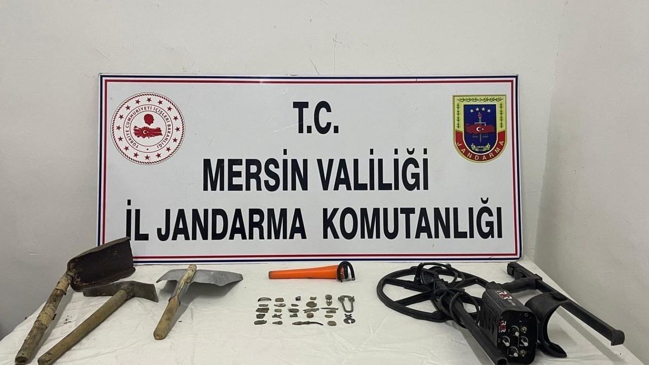 Mut'ta Kaçak Kazı Operasyonu: 2 Şüpheli Yakalandı, 29 Eser Ele Geçirildi