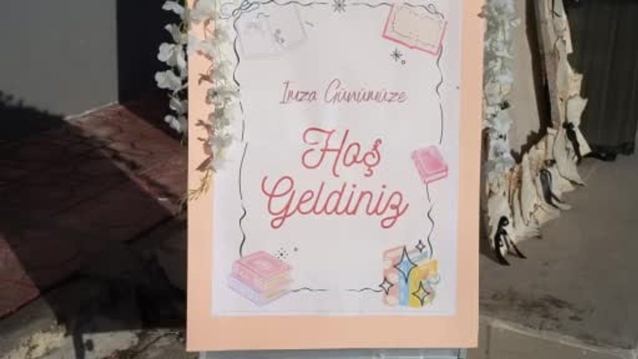 Mutlaca Köyü'nde 26 Öğrencinin Kitabı İçin İmza Günü