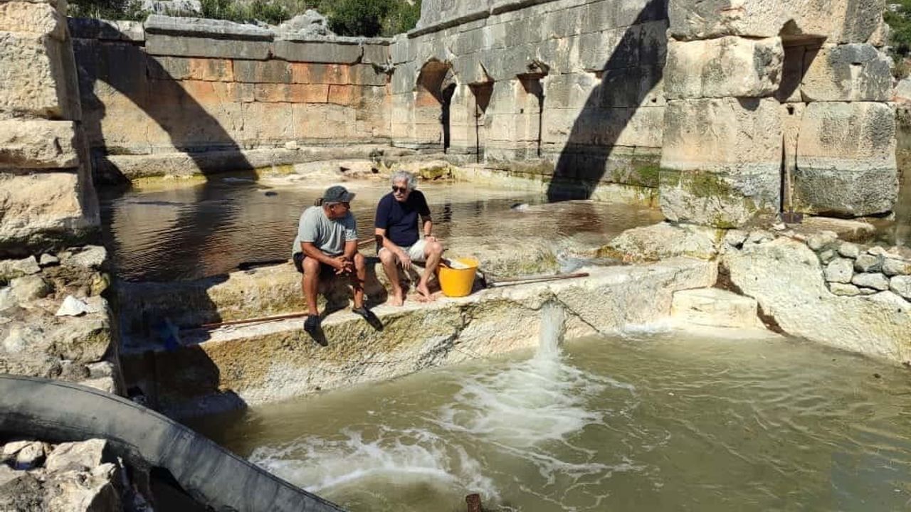 Myra'da 1.850 Yıllık Roma Dönemi Termal Havuz Gün Yüzüne Çıkıyor