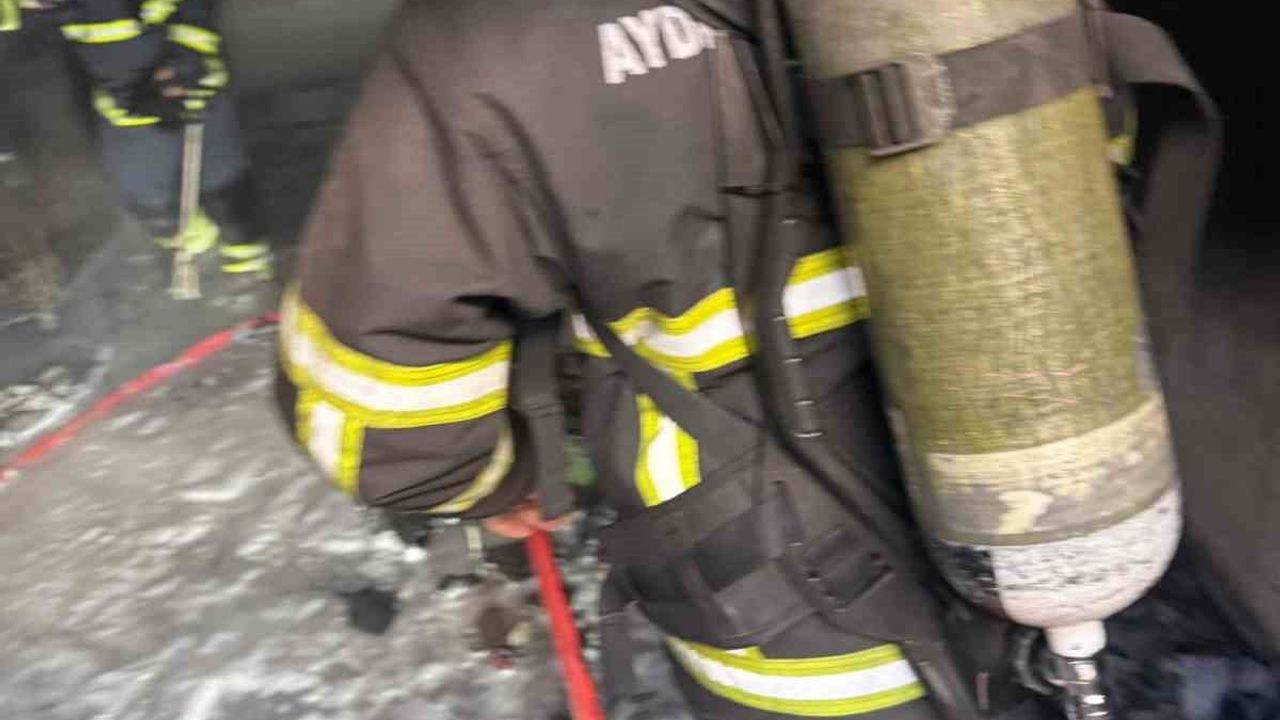 Nazilli'de Yıkımı Yapılan Eski Kütüphanede Yangın