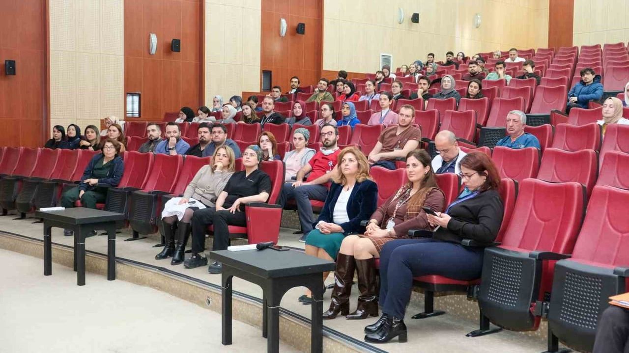 Neden ve Nasıl Beslemeliyiz? | Atatürk Üniversitesi'nde Beslenme Konferansı