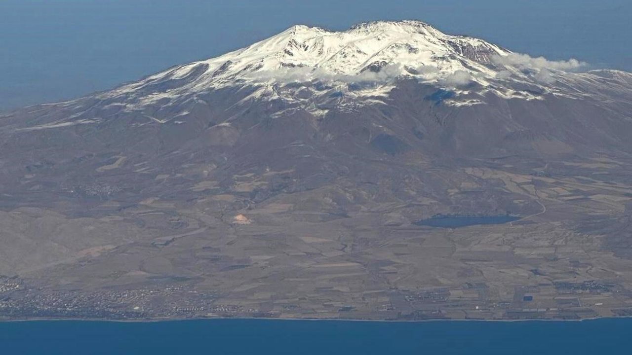 Nemrut Krater Gölü Havadan Görüntülendi — Dünyanın 2. Büyük Krateri